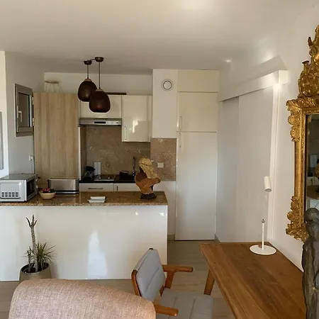 Raffine Apartment